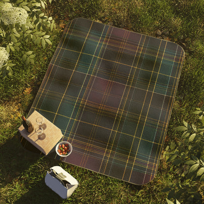 Sophisticated Dark Tartan Picnic Blanket, Elegant Plaid Outdoor Blanket for Picnics, Camping & Gatherings